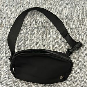 Lululemon Everywhere Belt Bag